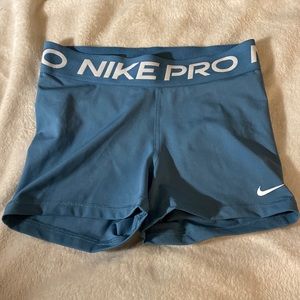 Women Nike Pro 3'